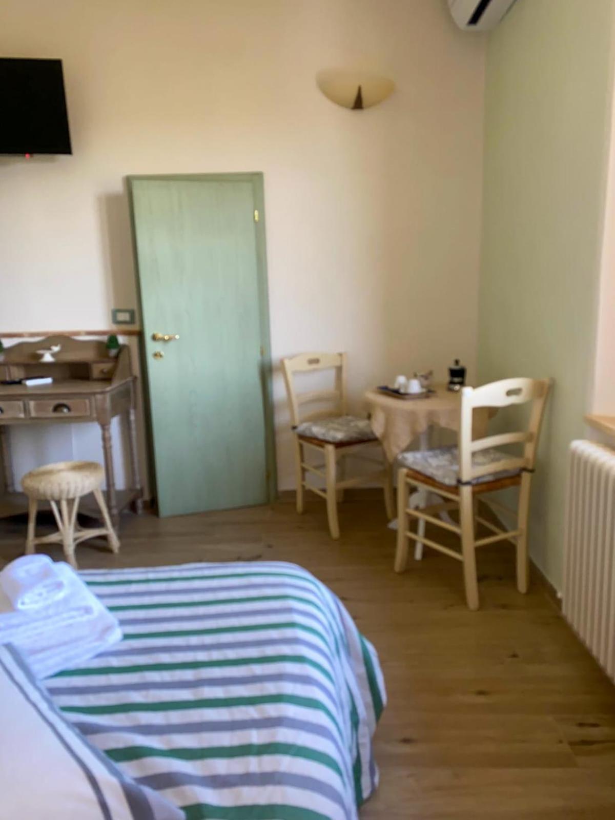 I Due Cipressi Guest House Torrenieri Exterior photo