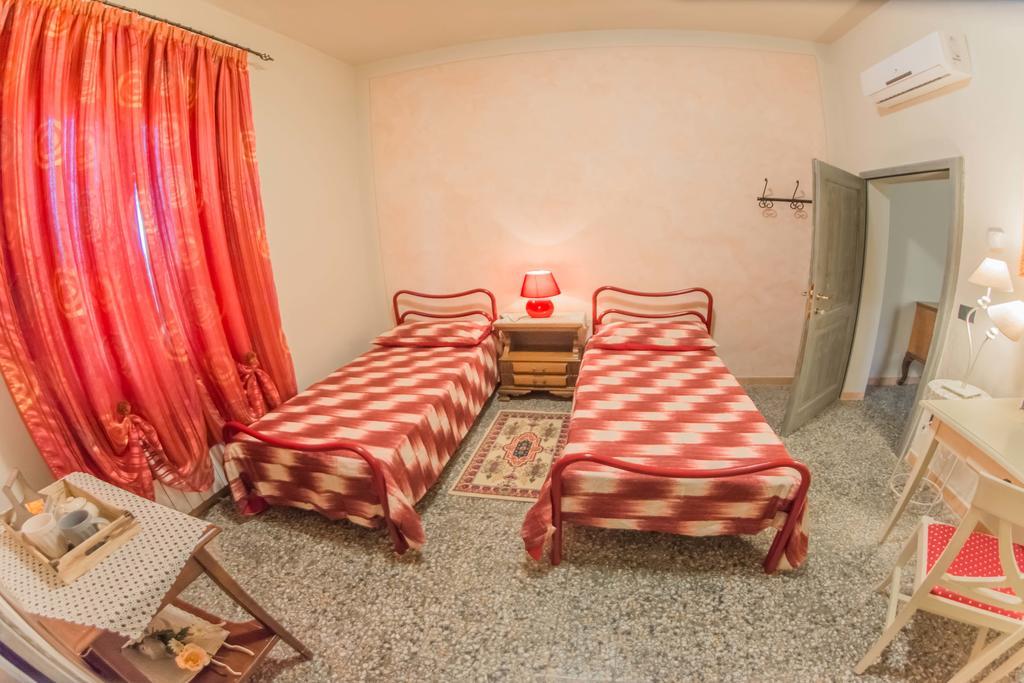 I Due Cipressi Guest House Torrenieri Exterior photo