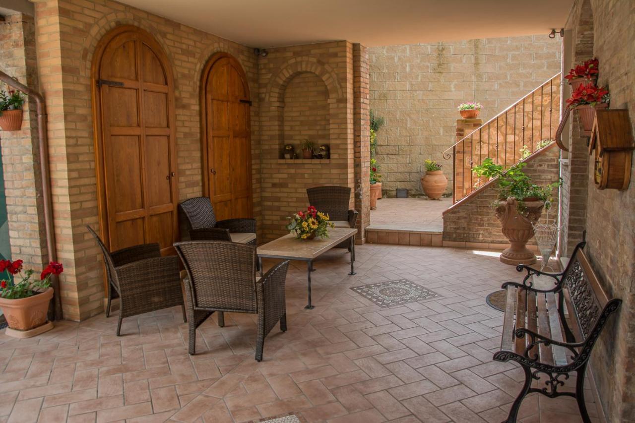 I Due Cipressi Guest House Torrenieri Exterior photo